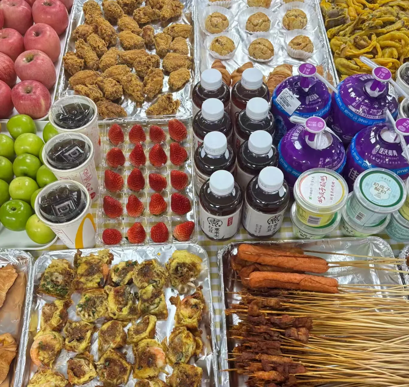 Kızarmış Tavuk, Taze Meyve ve 30 Dakikalık Saf Kahkaha